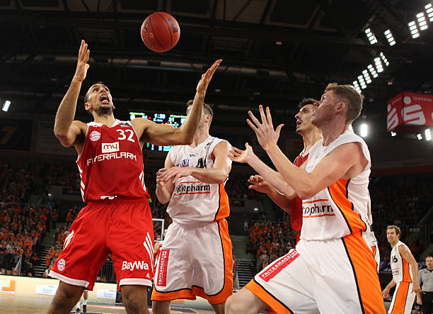 也与其稳健 也与其稳健