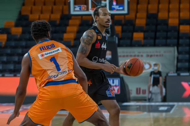 队内位置竞 队内位置竞